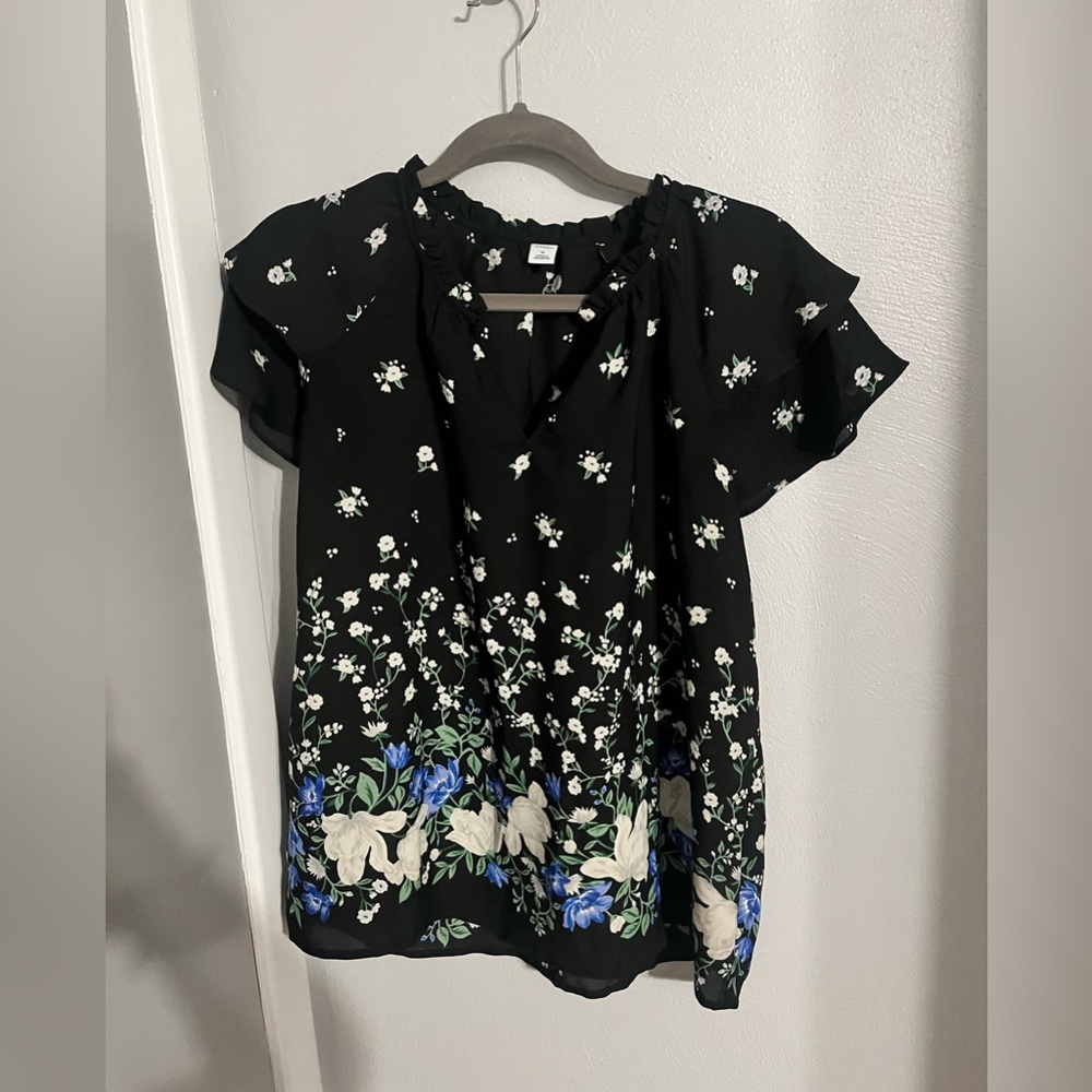 Old Navy Medium Floral Short Sleeve Blouse NWOT
